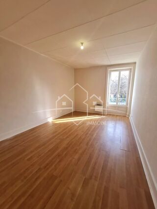  Appartement � louer 3 pi�ces 77 m�