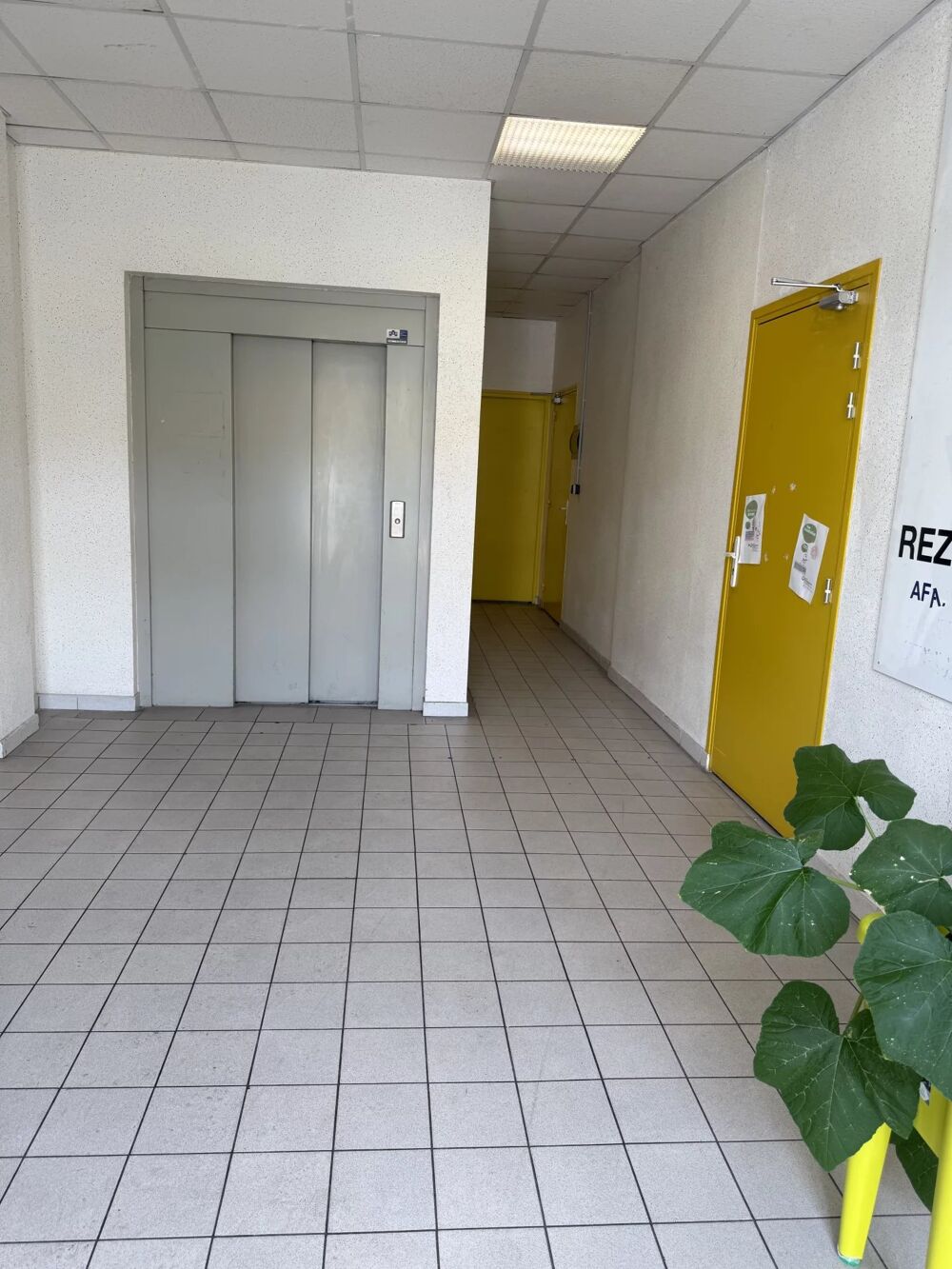   À LOUER : BUREAUX PROFESSIONNELS 126 m² + PARKING PRIVATIF ! Saint-quentin