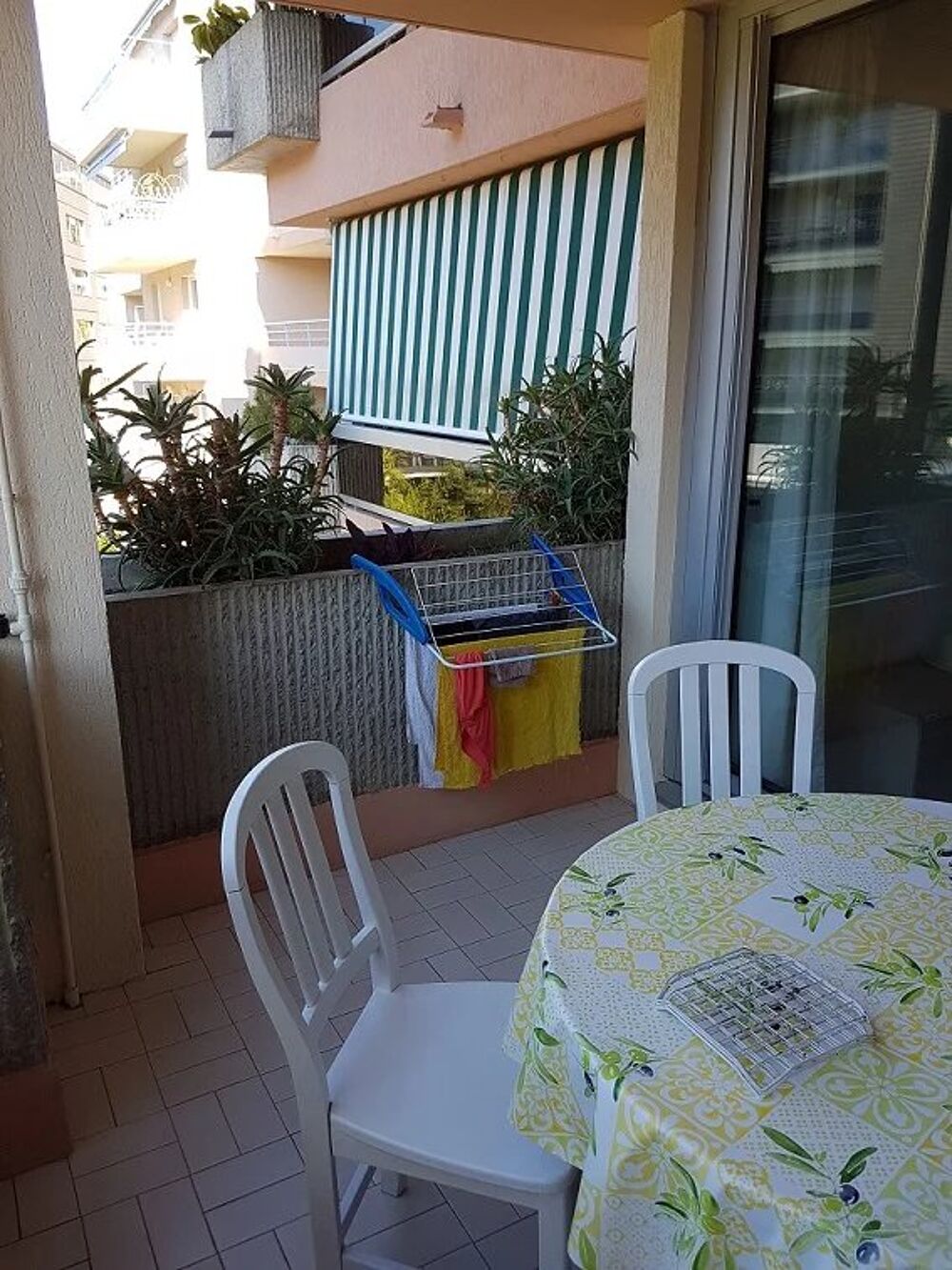 Deux pièces avec spacieux balcon et vue mer