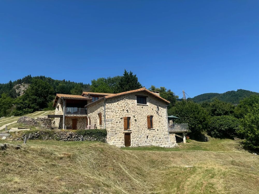 Propriété en pierre rénovée 243 m² habitables Vue imprenable