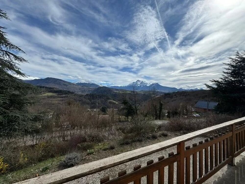 Maison sur 10660 m² de terrain