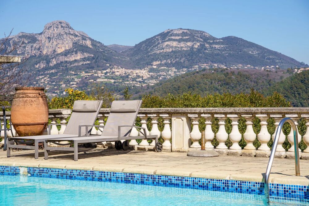 Villa d'Exception à Vence : Vue Spectaculaire, Calme Absolu et P