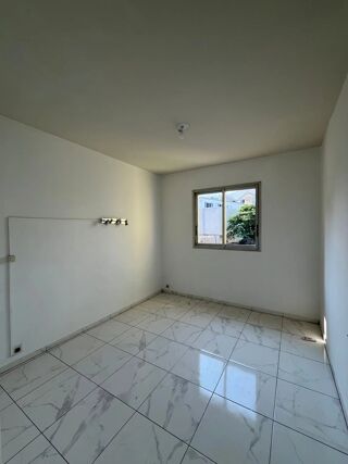  Appartement à louer 4 pièces 78 m²