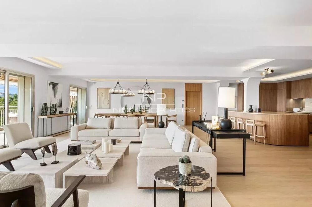 APPARTEMENT-VILLA DANS LA CALIFORNIE À CANNES