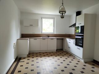  Maison à louer 6 pièces 133 m²