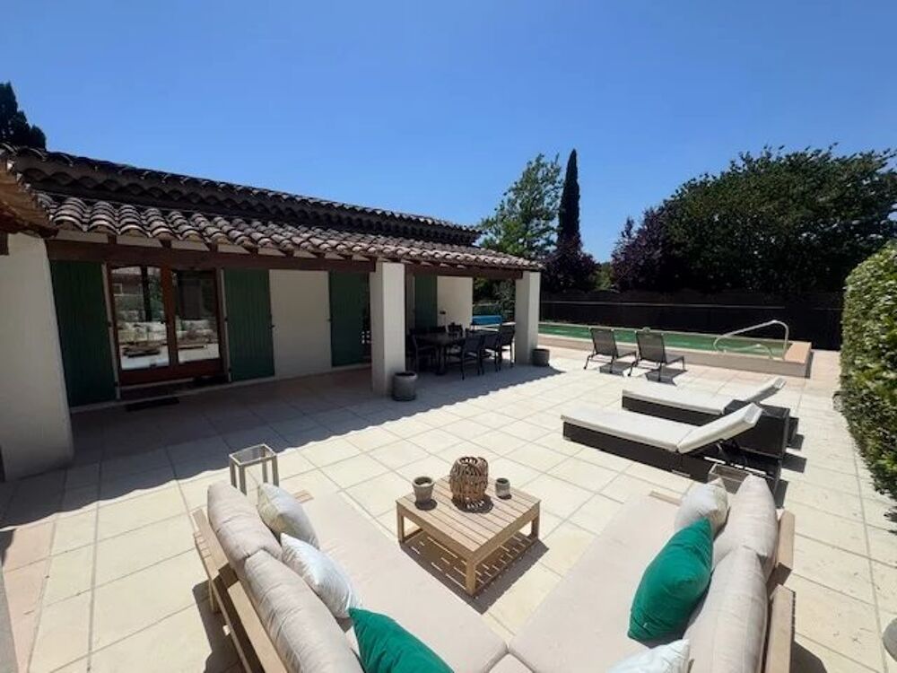 Villa très lumineuse et spacieuse avec magnifique espace piscine