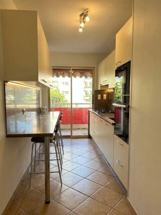  Appartement à louer 3 pièces 84 m²