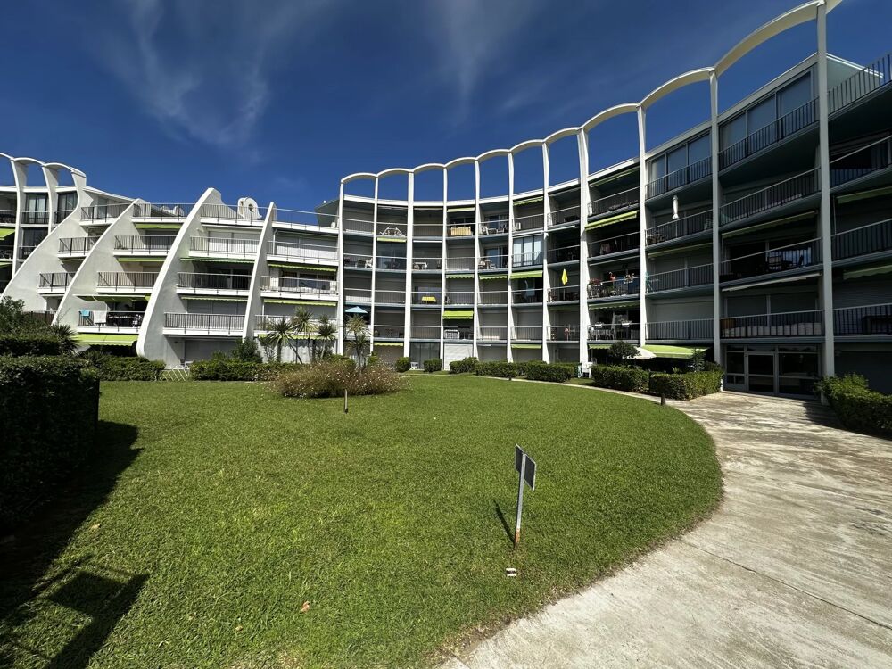 Vente Appartement studio 24 m2, avec balcon entièrement rénové , piscine la mer a La grande-motte
