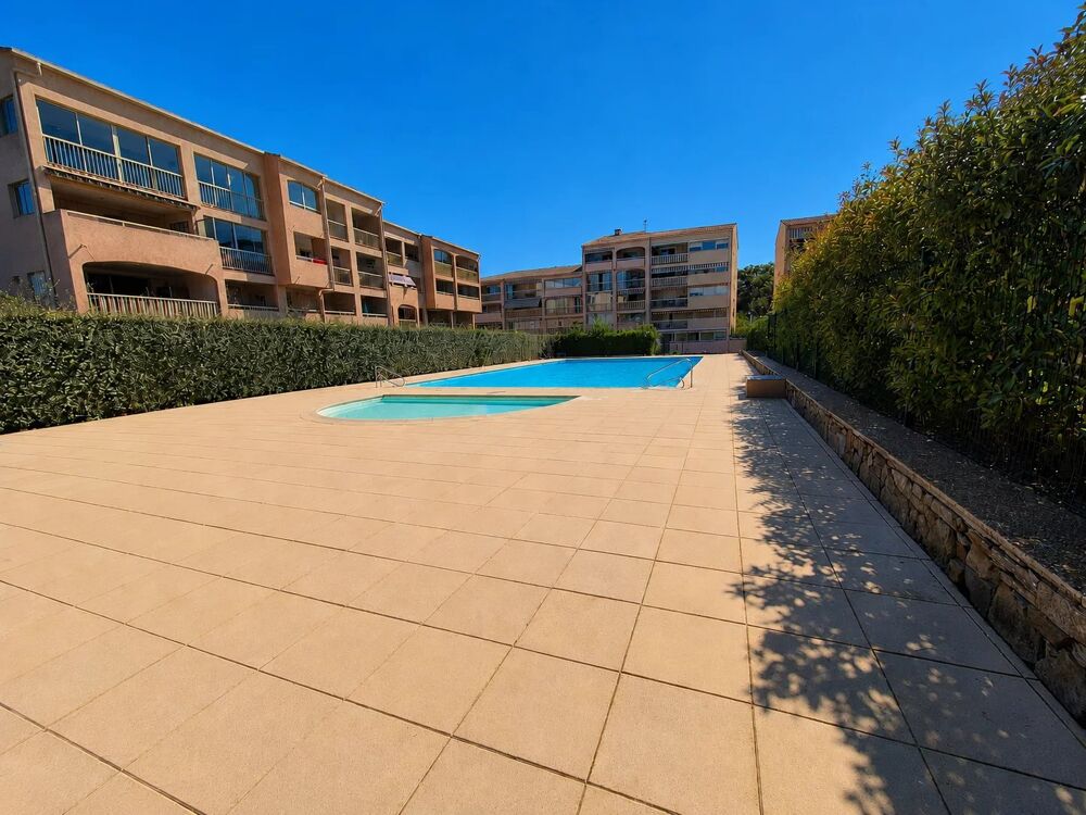 Vente Appartement Appartement T2 avec balcon, cave et piscine Sainte-maxime