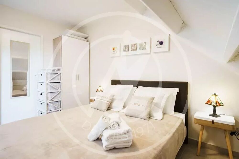 A VENDRE 239 000 euros -T2 MEUBLE * SAINTE ANNE * ACCES PRIVE PL