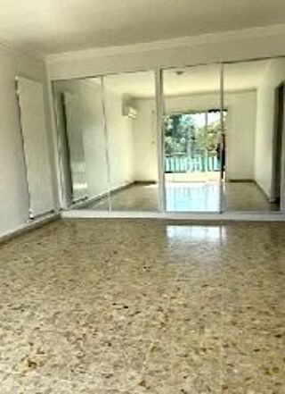 Location Appartement Deux pièces vide de 50m² avec cave et terrasse de 12m² Antibes