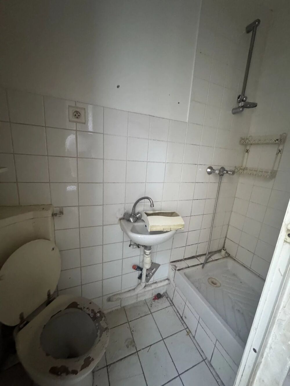 studio à rénover à la frontiere de Paris