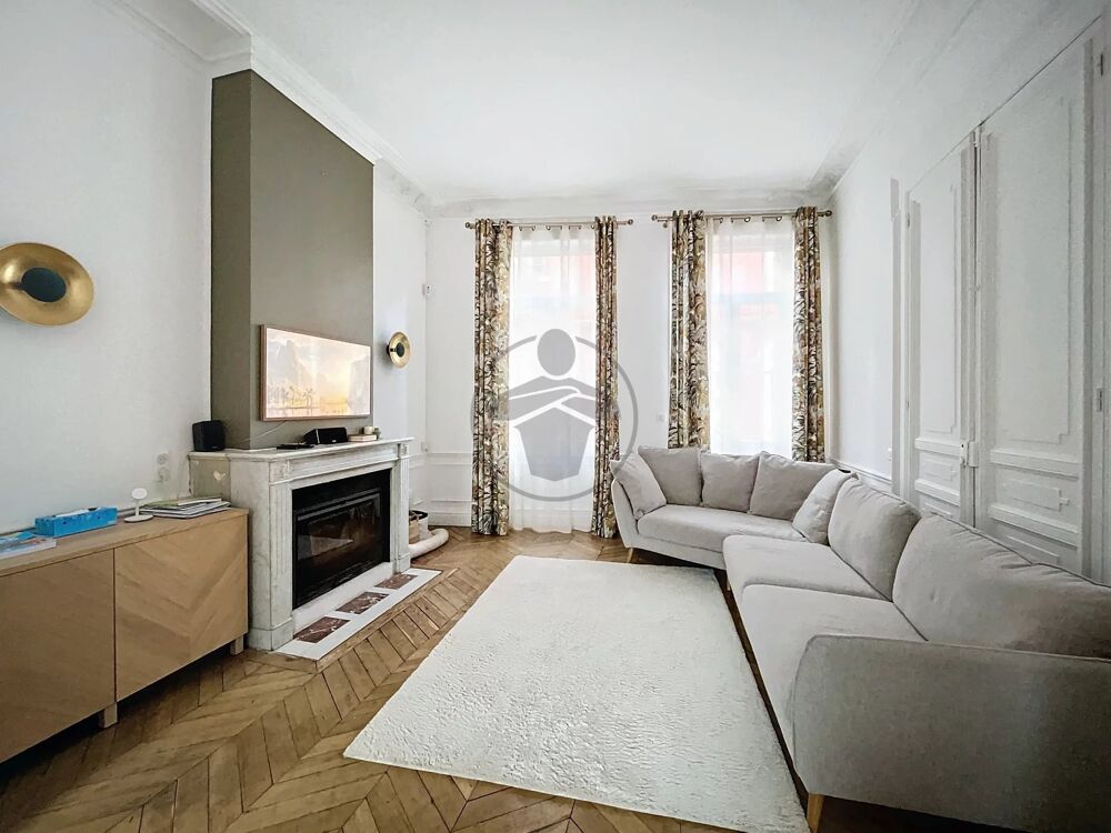 Maison Remicourt à deux pas des Champs Elysées !