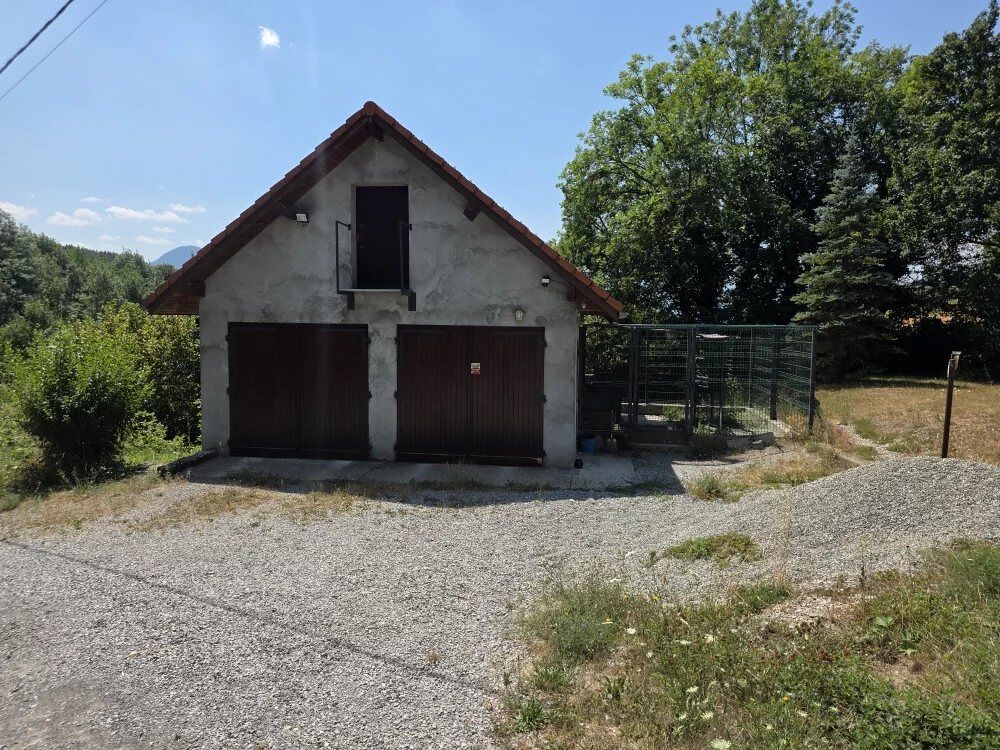 MAISON 230M² + GARAGE SUR 3Ha TERRAIN