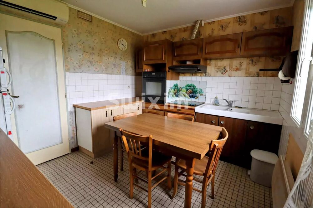 Vente Maison Maison spacieuse de 159 m² avec dépendances sur vaste terrain de Saint-maurice-en-rivière
