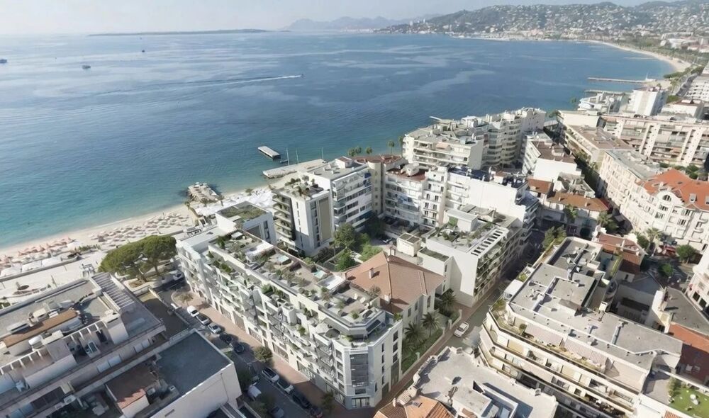   Antibes (06600)