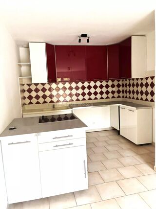  Appartement à louer 4 pièces 84 m²