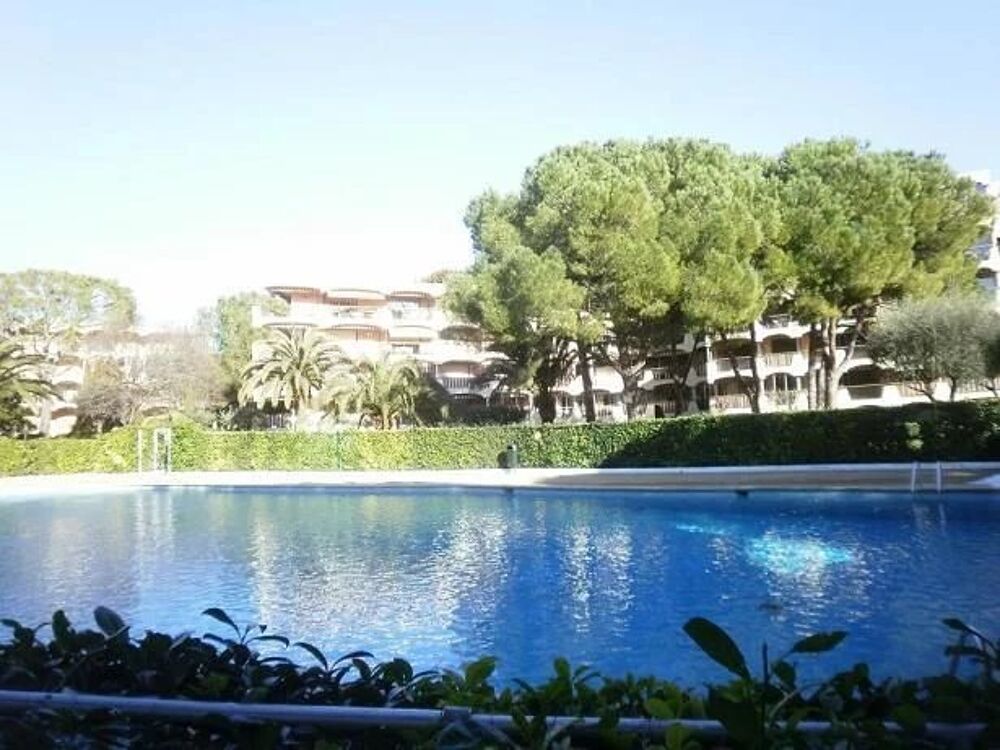 Studio avec terrasse, piscine et parking
