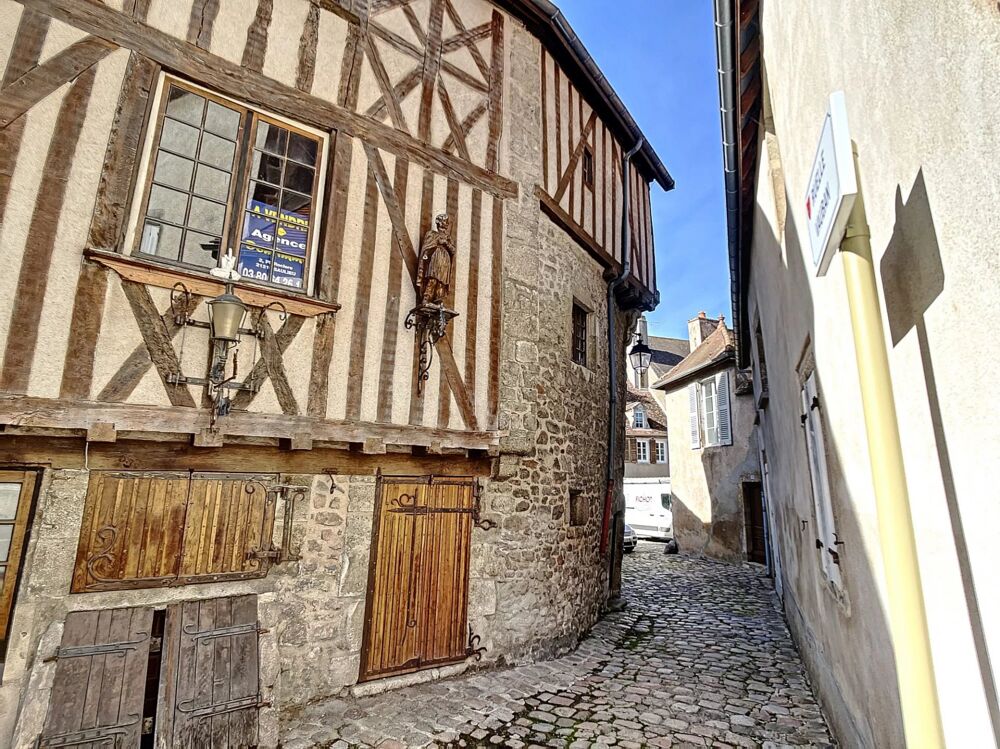 En exclusivité au coeur de SAULIEU Immeuble de caractère