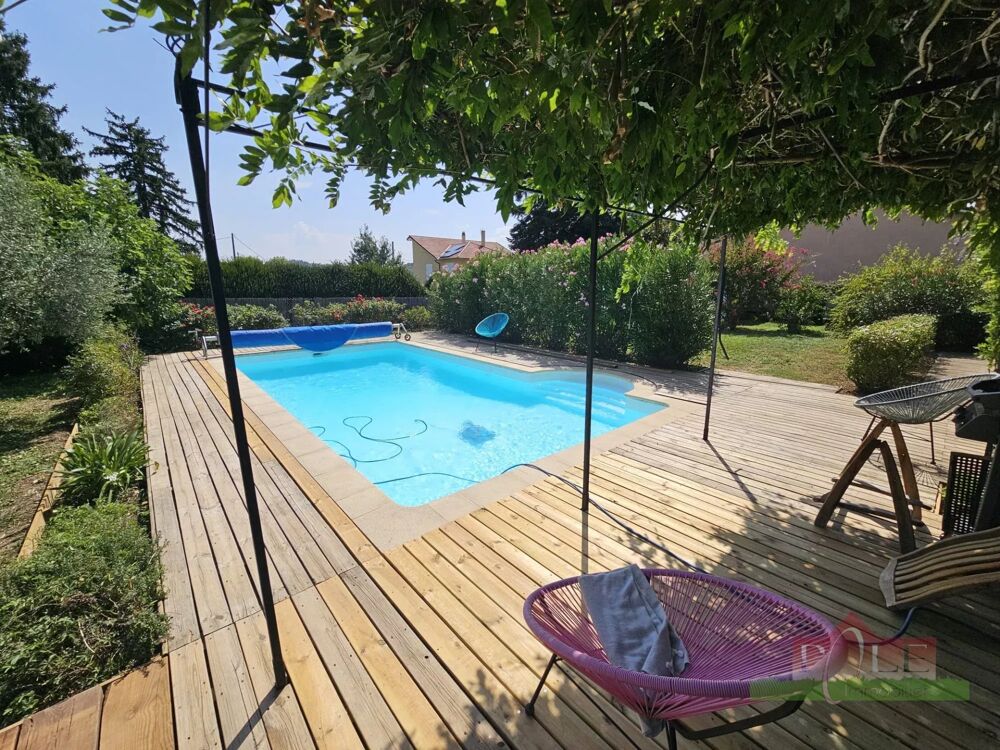 CHUZELLES, Villa T6 de 150m², terrain de 1000m² avec piscine.