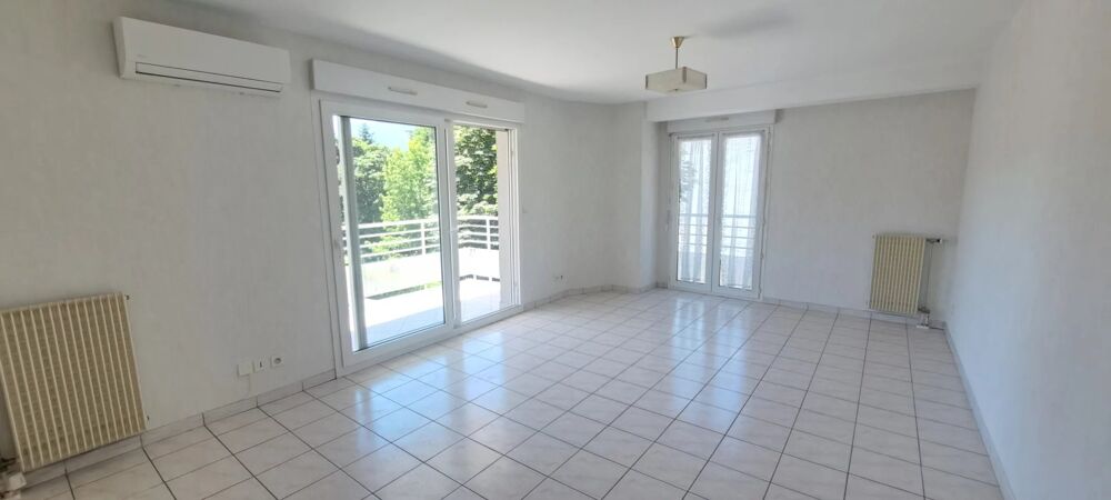 EYBENS LE BOURG - T4 de 82 m2, parking privatif, poss garage