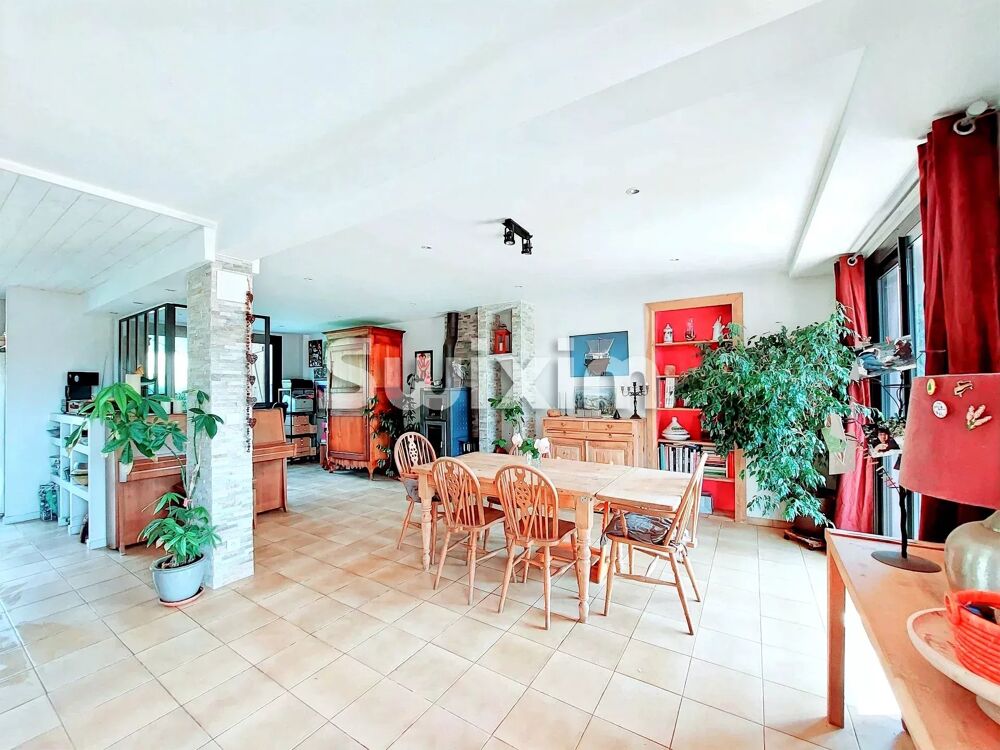 � vendre  Maison Divonne-les-Bains (01220)