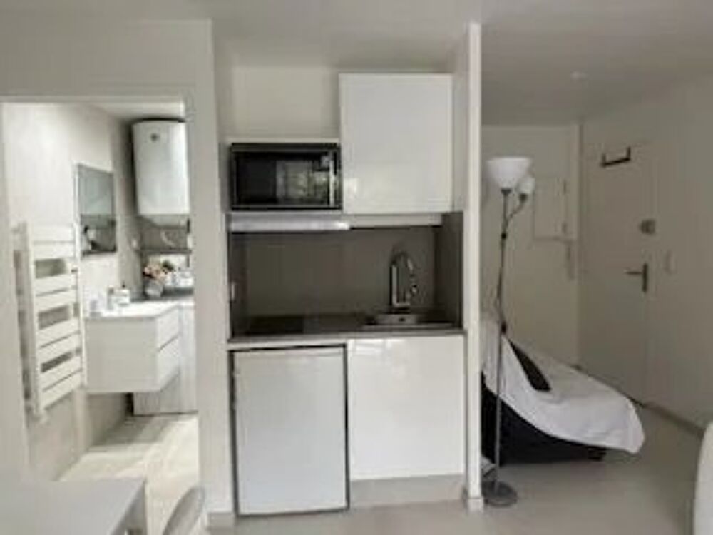 Location Appartement Studio meublé de 30 m² en rez-de-jardin Vallauris