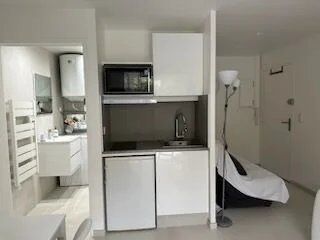 Location Appartement Studio meublé de 30 m² en rez-de-jardin Vallauris
