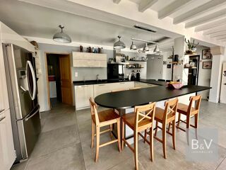  Maison  vendre 8 pices 325 m