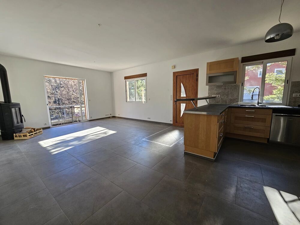 THORENC  Grande maison familiale 6 pièces avec 160 m² d'annexes
