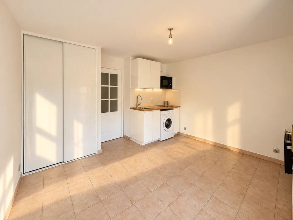 PORT FRÉJUS - STUDIO AVEC CHAMBRE FERMÉE, TERRASSE ET VUE SUR LE