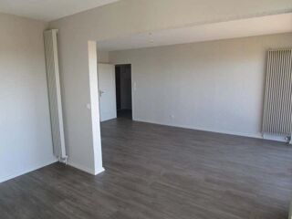  Appartement à louer 3 pièces 80 m²