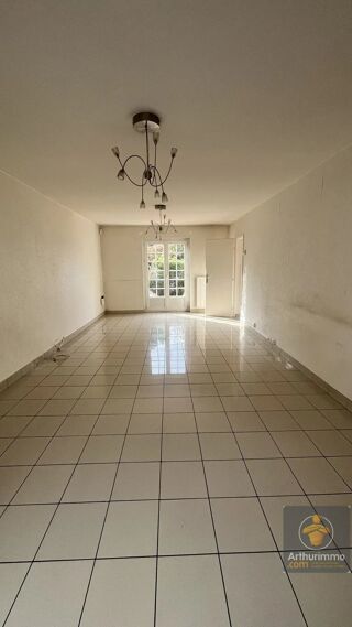  Appartement à louer 5 pièces 99 m²
