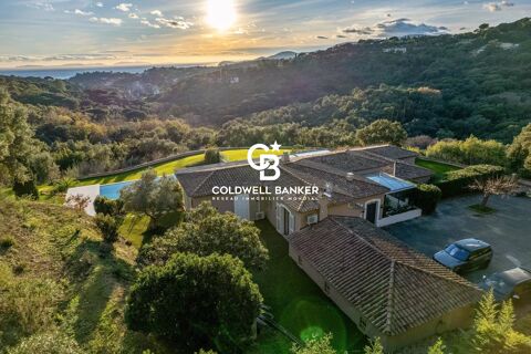   �l�gance et panorama absolu au c�ur des hauteurs de Gigaro Maison - 9 pi�ce(s) - 374 m�