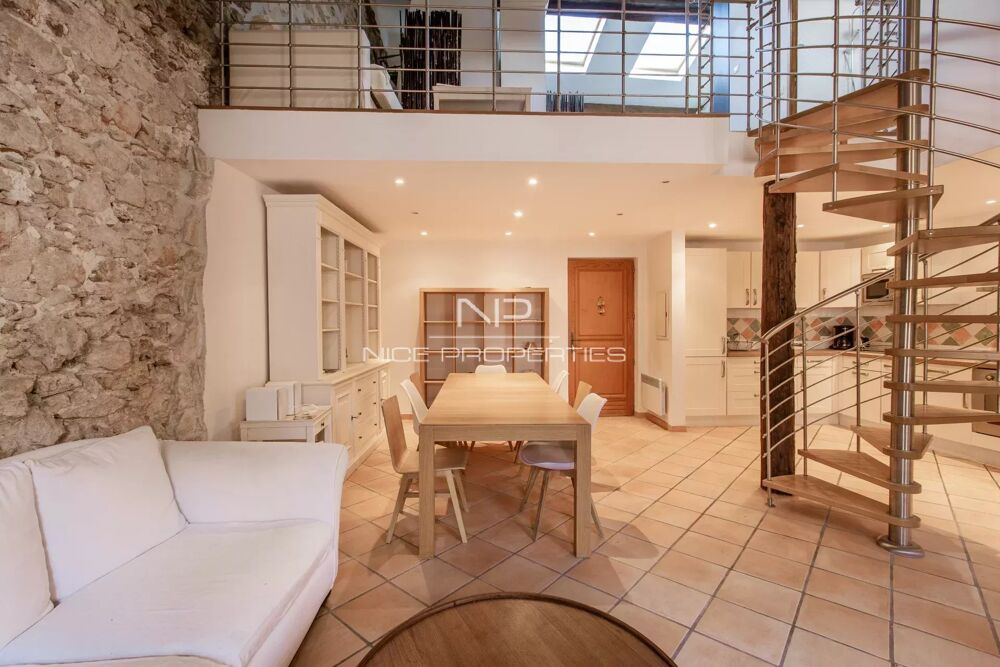 Coeur de Villefranche-sur-Mer, bel appartement style loft avec v