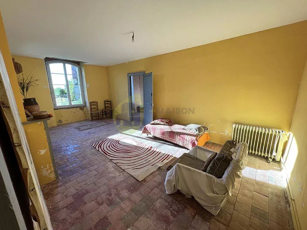 Neuvy, 7 pièces, 3 chambres, 155m2, près de 4 hectares, idéal ch