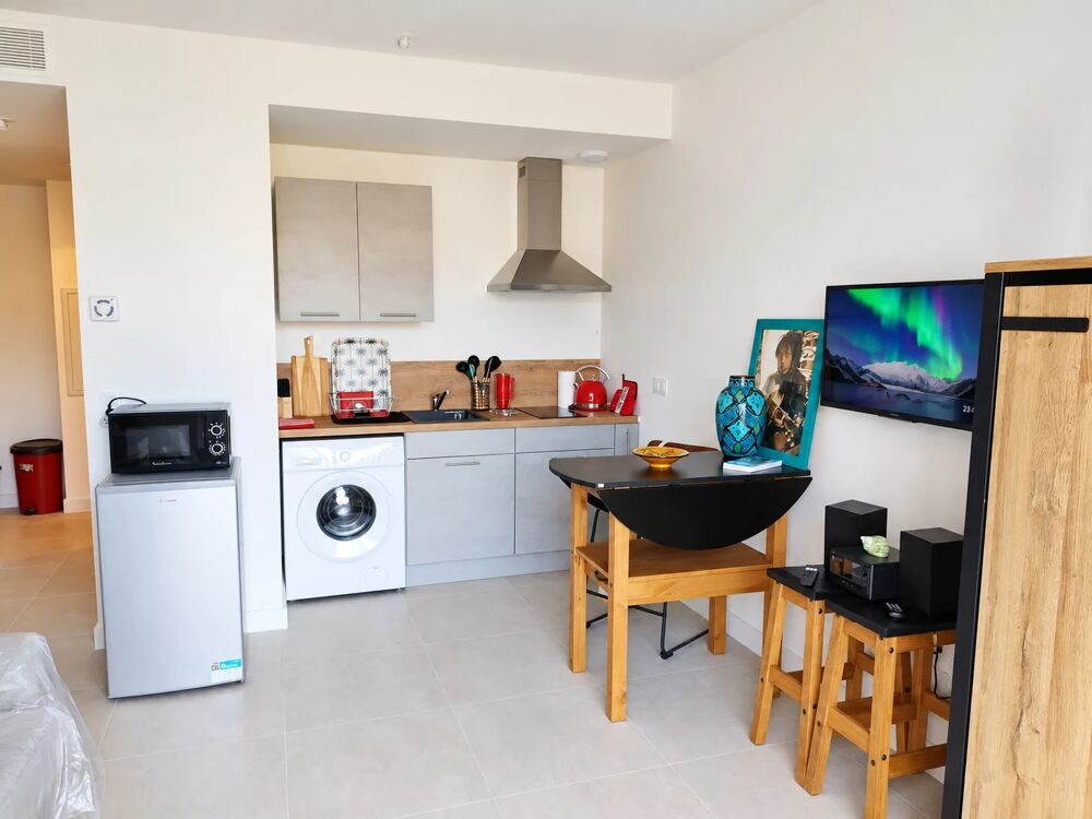 Studio Poretta  Studio récent avec terrasse et parking à Porto-
