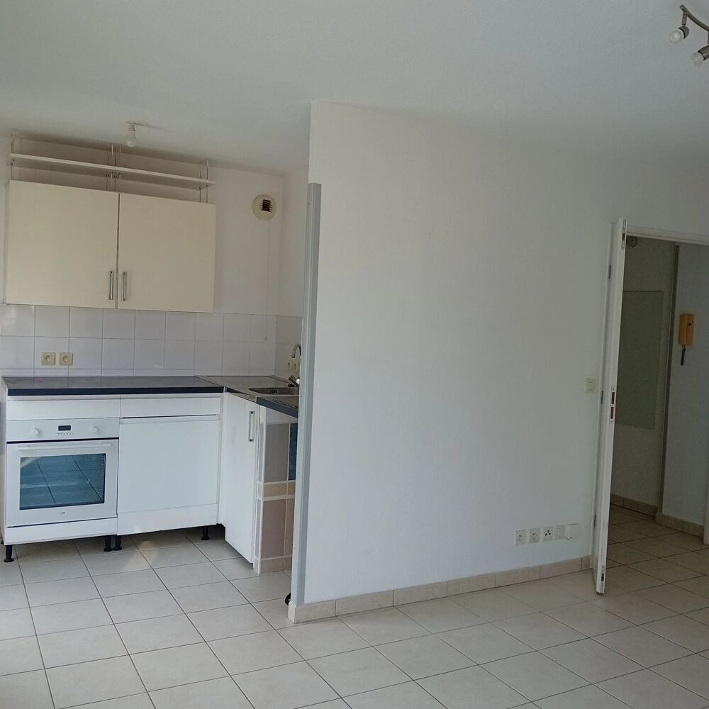 Location Appartement Deux pièces avec terrasse, vue dégagée et vue mer Nice