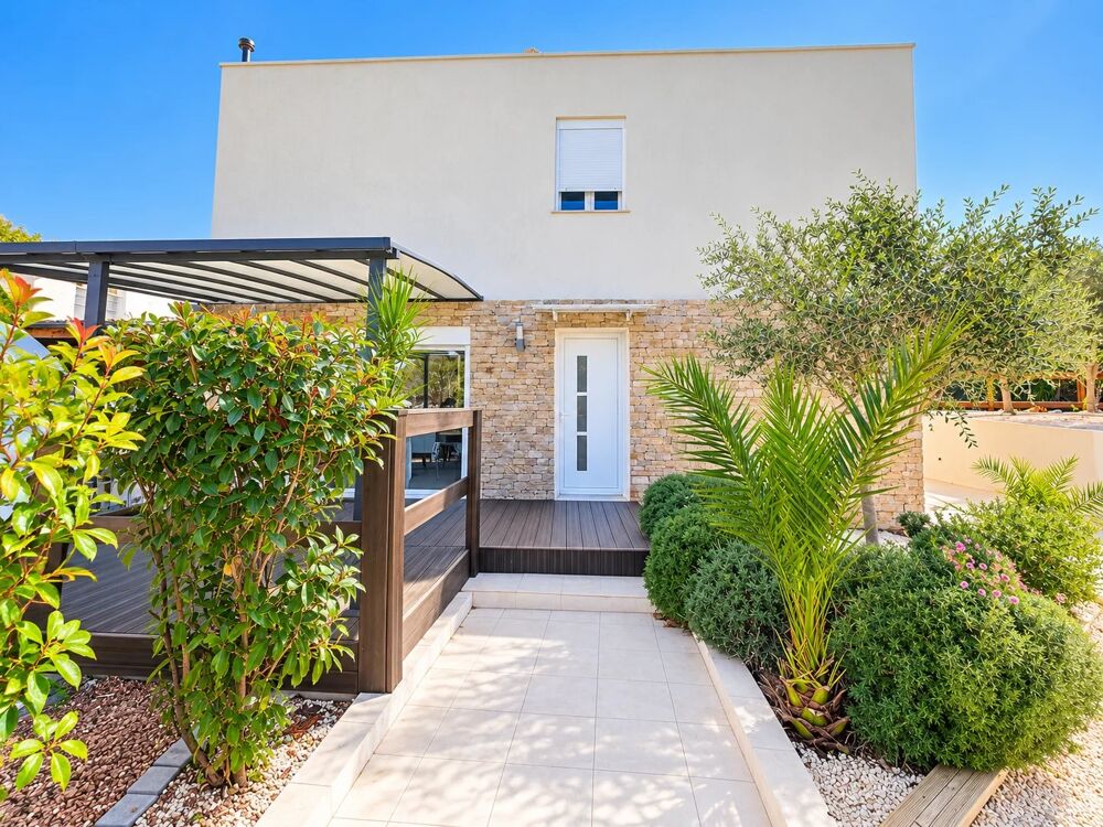 Vente Maison EXCLUSIVITÉ – SPACIEUSE MAISON CONTEMPORAINE AVEC PISCINE À FRÉJ Fréjus