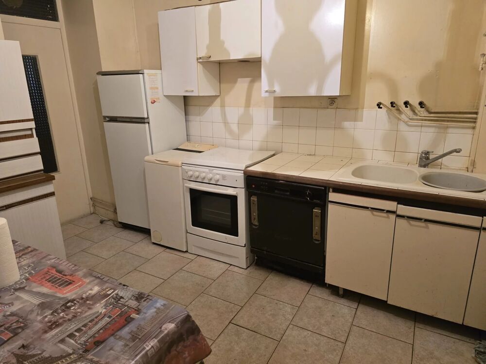 GRANDE MAISON DIVISIBLE A RENOVER AVEC PETITE COUR