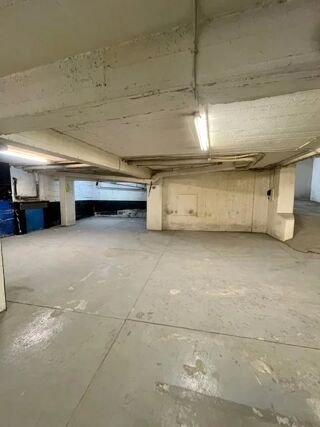  Parking / Garage à louer 