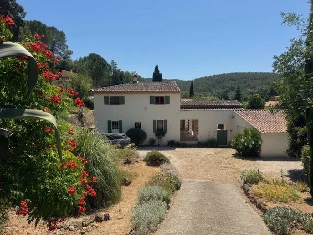 Villa très lumineuse et spacieuse avec magnifique espace piscine
