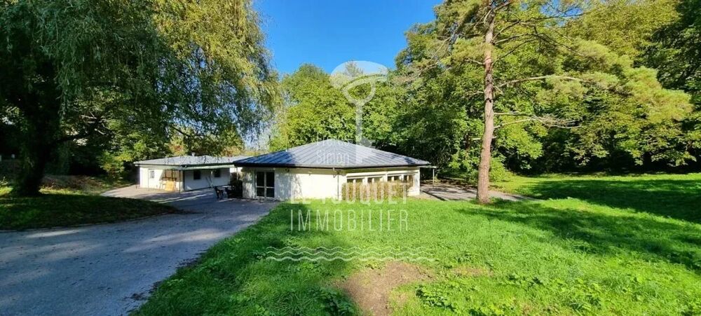 Propriété avec plusieurs bâtiments à rénover