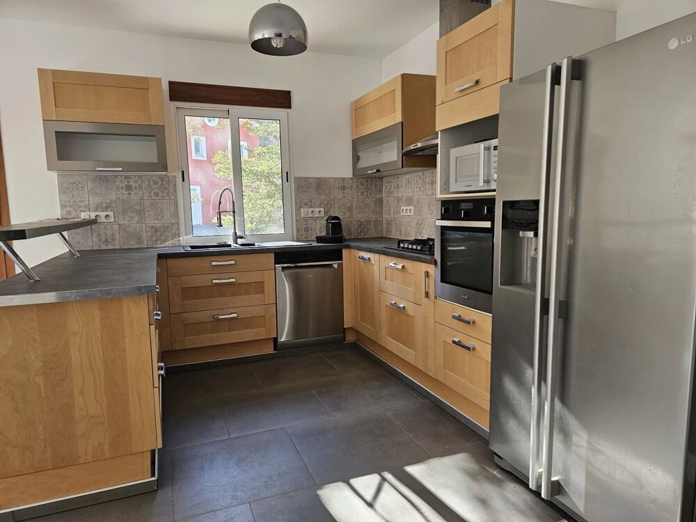 THORENC  Grande maison familiale 6 pièces avec 160 m² d'annexes