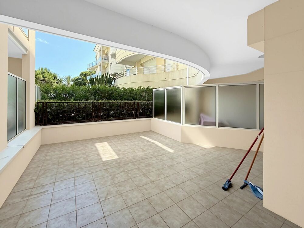 Vente Appartement LUXE ET FRONT DE MER: 2P 57m² - Garage Cannes-la-bocca