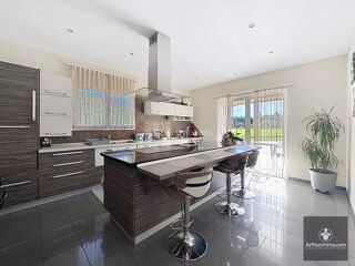  Maison � vendre 9 pi�ces 200 m�