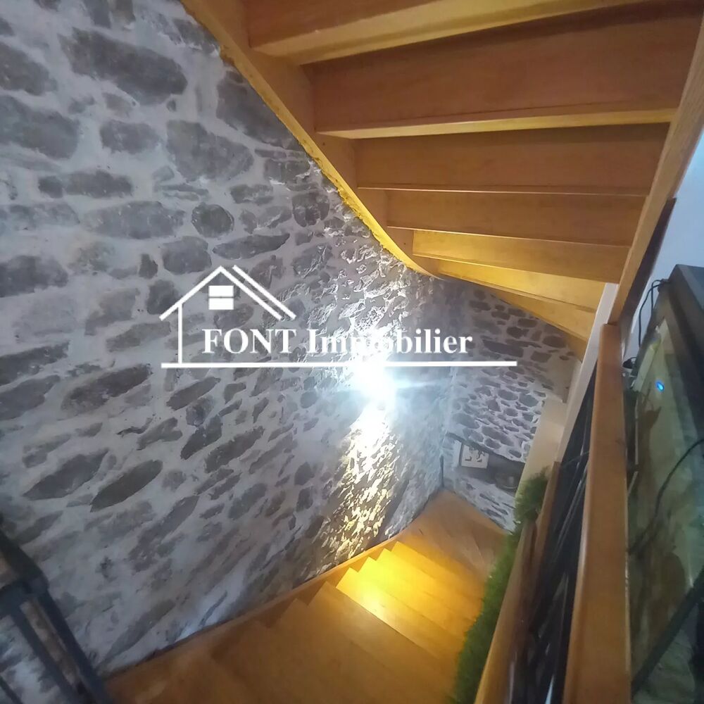 CELLIEU, BELLE MAISON DE VILLAGE RÉNOVÉE