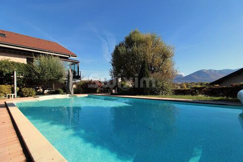   Vaste maison avec piscine, superbe vue montagne et deux studios Maison - 8 pi�ce(s) - 197 m�