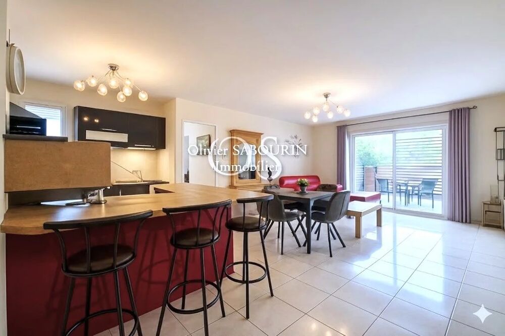 Grand appartement 3 pièces de 79 m², Cave et double garage