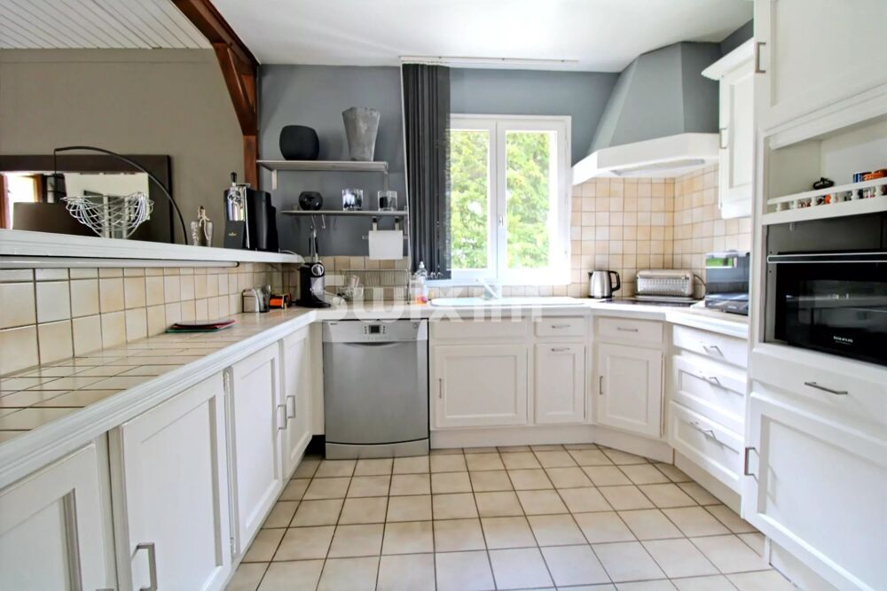 Maison familiale avec terrain de 1 500 m², fort potentiel d'amé